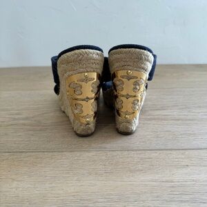 Tory Burch Navy and Gold Wedges